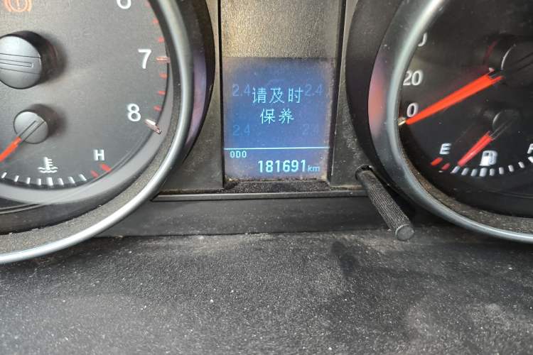 Used Haval H6 2015 Sport Edition 1.5T Manual Two-Wheel Drive Elite Model Odometer Close Up