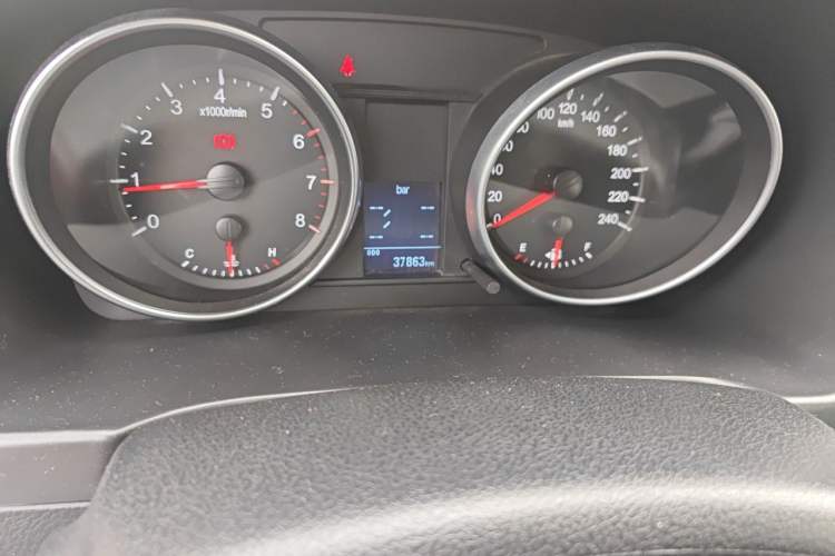 Used Haval H6 2015 Upgraded Model 1.5T Manual Two-Wheel Drive Elite Version Odometer Close Up