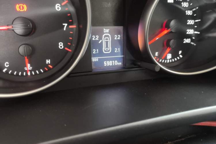 Used Haval H6 2015 Upgraded Model 1.5T Manual Two-Wheel Drive Elite Version Odometer Close Up