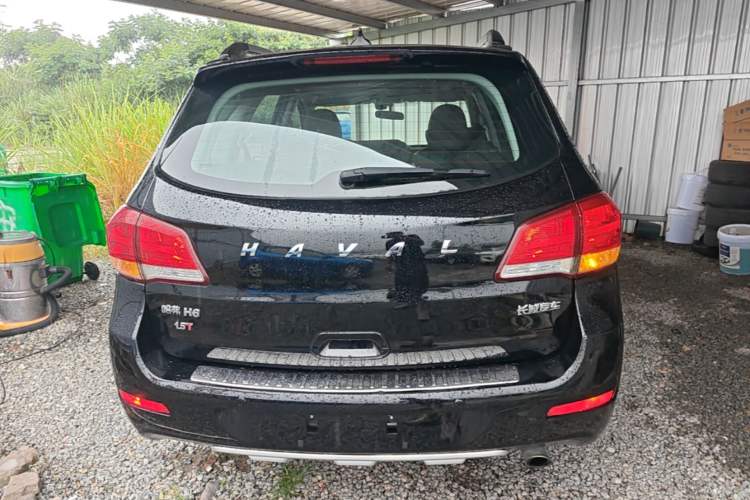 Used Haval H6 2015 Upgraded Model 1.5T Manual Two-Wheel Drive Elite Version Rear