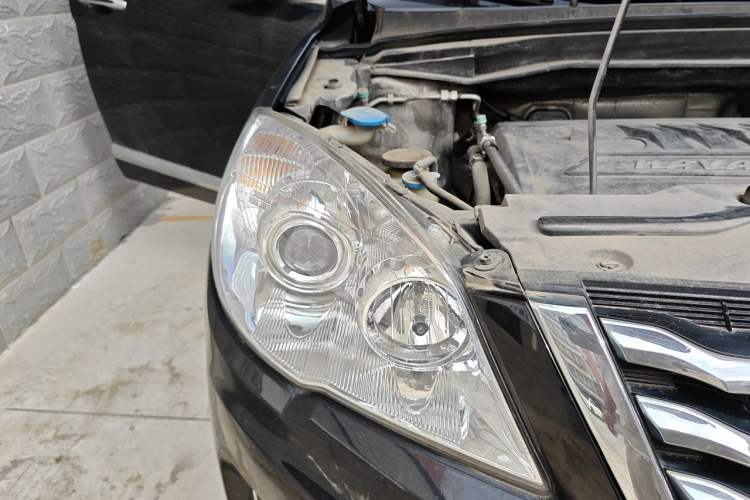 Used Haval H6 2015 Upgraded Model 1.5T Manual Two-Wheel Drive Elite Version Right Front Headlight