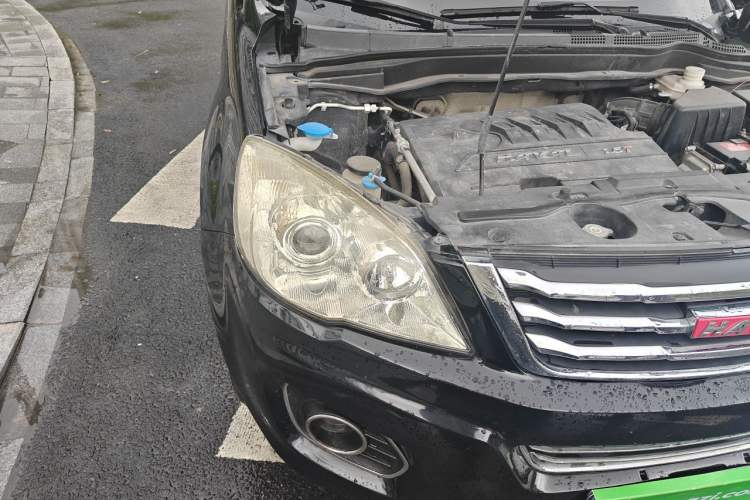 Used Haval H6 2015 Upgraded Model 1.5T Manual Two-Wheel Drive Elite Version Right Front Headlight