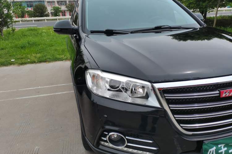 Used Haval H6 2015 Upgraded Model 1.5T Manual Two-Wheel Drive Prestige Version Right Front Headlight