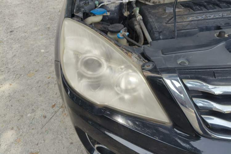 Used Haval H6 2015 Upgraded Model 1.5T Manual Two-Wheel Drive Elite Version Right Front Headlight