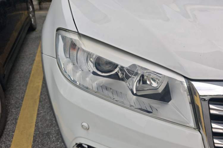 Used Haval H6 2015 Sport Edition 1.5T Automatic Two-Wheel Drive Luxury Model Right Front Headlight