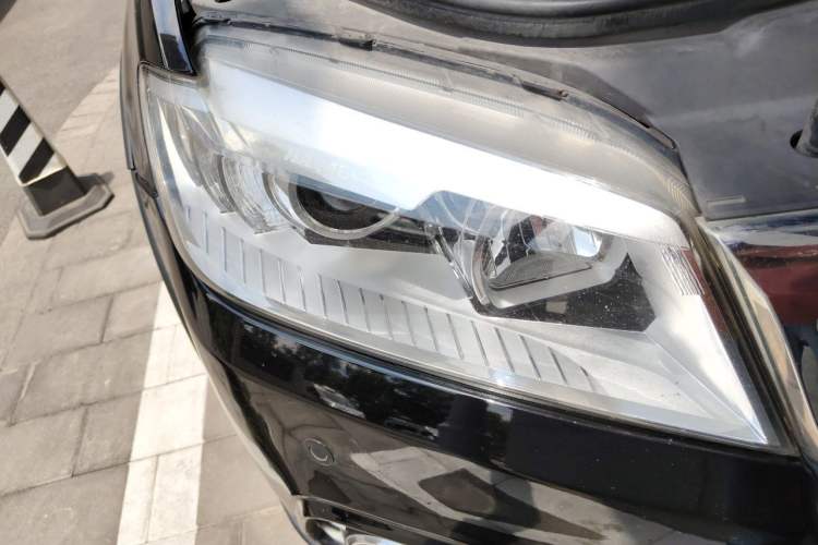 Used Haval H6 2015 Sport Edition 1.5T Automatic Two-Wheel Drive Luxury Model Right Front Headlight