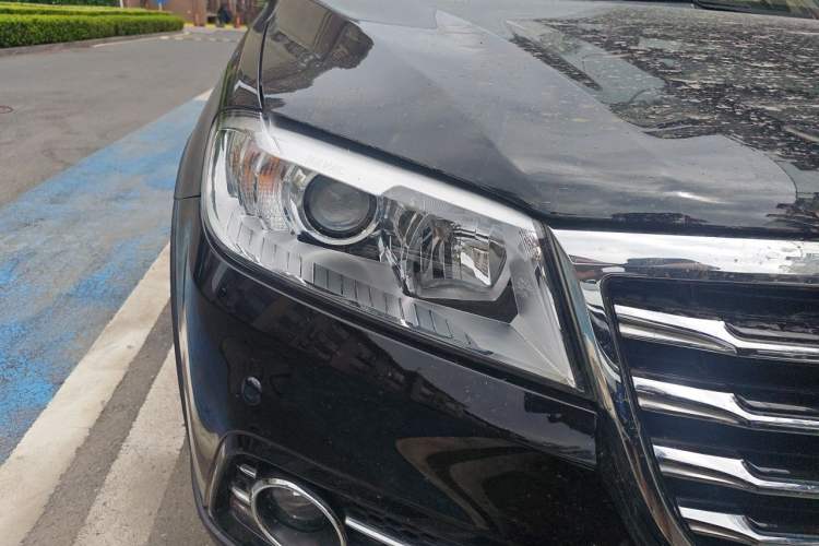 Used Haval H6 2015 Sport Edition 1.5T Automatic Two-Wheel Drive Luxury Model Right Front Headlight