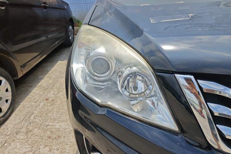 Used Haval H6 2015 Upgraded Model 1.5T Manual Two-Wheel Drive Elite Version Right Front Headlight
