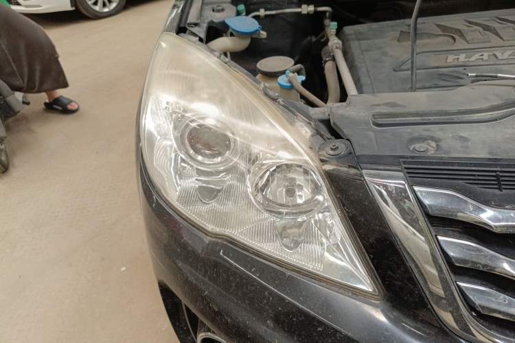 Used Haval H6 2015 Upgraded Model 1.5T Manual Two-Wheel Drive Elite Version Right Front Headlight