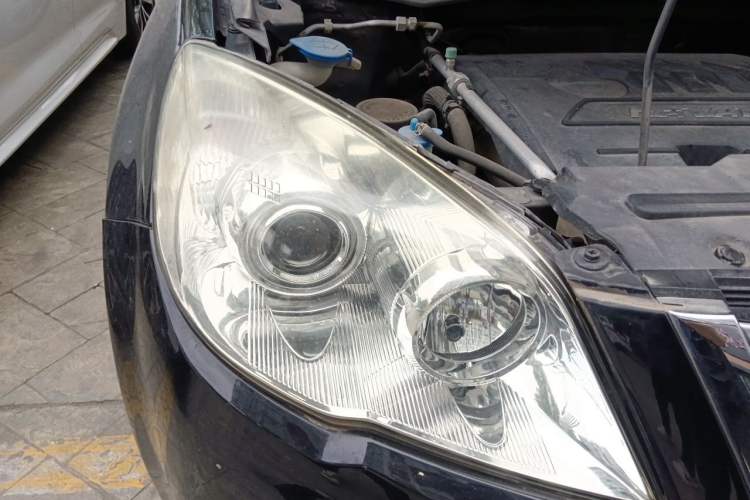 Used Haval H6 2015 Upgraded Model 1.5T Manual Two-Wheel Drive Elite Version Right Front Headlight