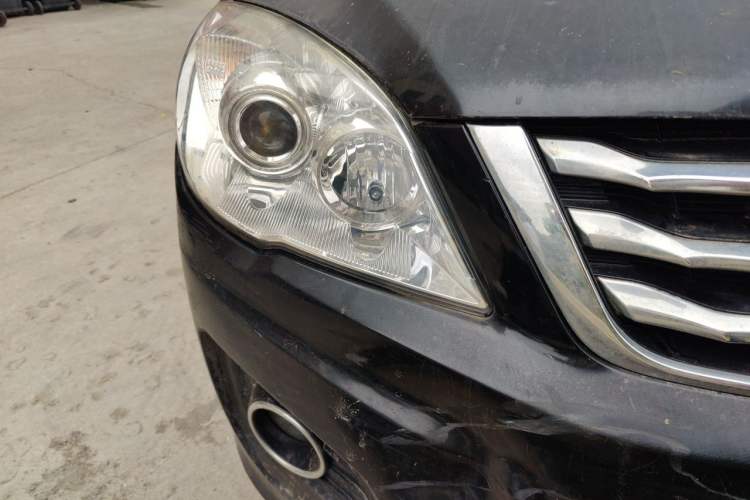 Used Haval H6 2015 Upgraded Model 1.5T Manual Two-Wheel Drive Elite Version Right Front Headlight