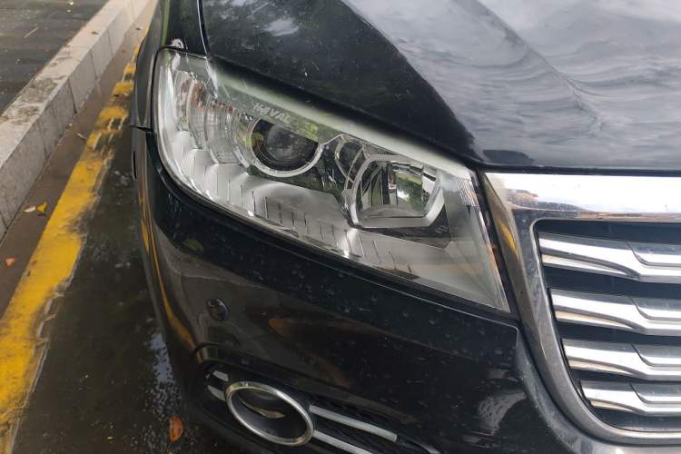 Used Haval H6 2015 Sport Edition 1.5T Automatic Two-Wheel Drive Luxury Model Right Front Headlight