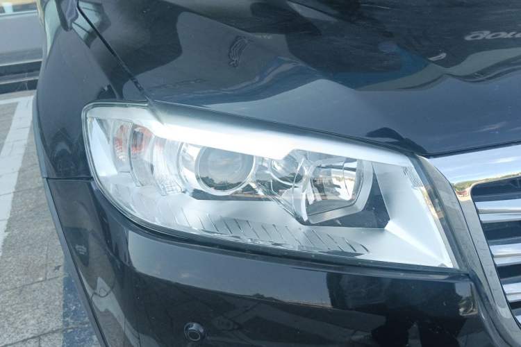 Used Haval H6 2015 Sport Edition 1.5T Automatic Two-Wheel Drive Luxury Model Right Front Headlight