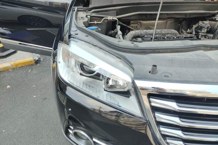 Used Haval H6 2015 Sport Edition 1.5T Automatic Two-Wheel Drive Luxury Model Right Front Headlight