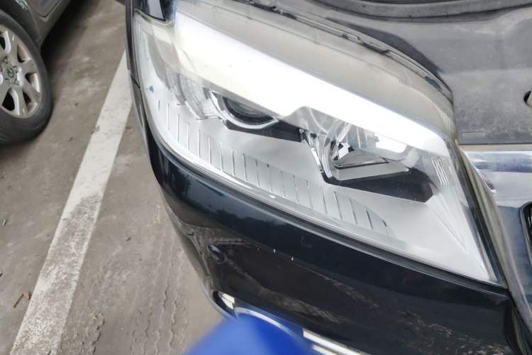 Used Haval H6 2015 Sport Edition 1.5T Automatic Two-Wheel Drive Luxury Model Right Front Headlight