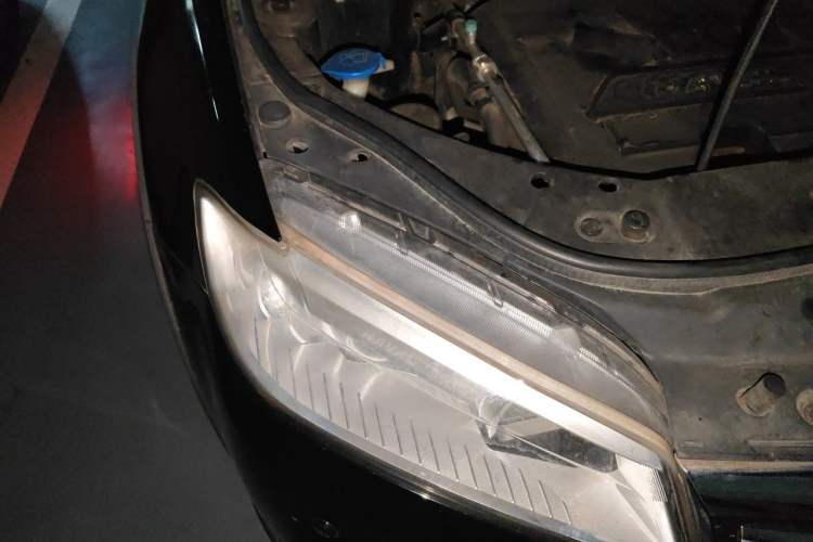 Used Haval H6 2015 Sport Edition 1.5T Automatic Two-Wheel Drive Luxury Model Right Front Headlight