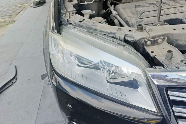 Used Haval H6 2015 Sport Edition 1.5T Automatic Two-Wheel Drive Luxury Model Right Front Headlight