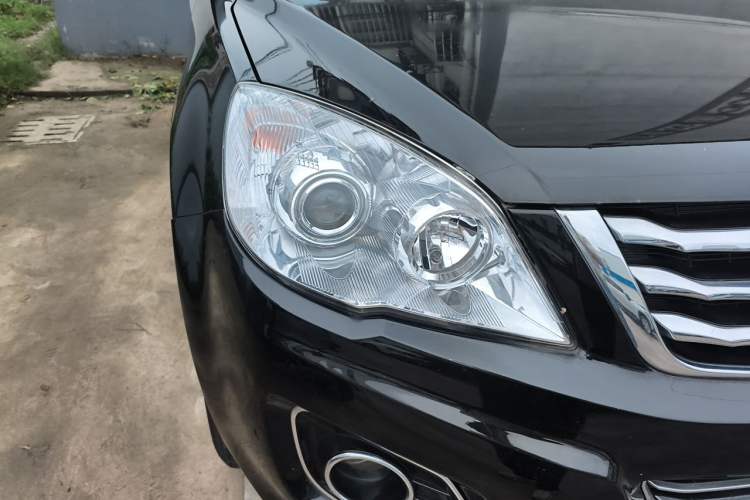 Used Haval H6 2015 Upgraded Model 1.5T Manual Two-Wheel Drive Elite Version Right Front Headlight