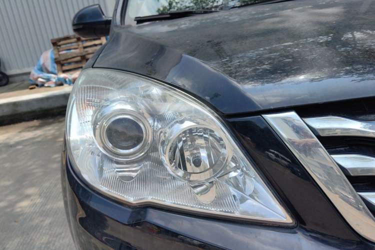 Used Haval H6 2015 Upgraded Model 1.5T Manual Two-Wheel Drive Elite Version Right Front Headlight