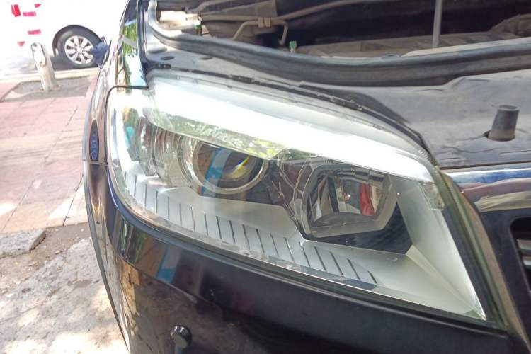 Used Haval H6 2015 Revised Version Sport Edition 1.5T Manual Transmission Two-Wheel Drive Elite Grade Right Front Headlight
