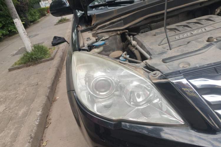 Used Haval H6 2015 Upgraded Model 1.5T Manual Two-Wheel Drive Elite Version Right Front Headlight