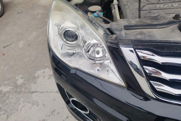Used Haval H6 2015 Upgraded Model 1.5T Manual Two-Wheel Drive Elite Version Right Front Headlight