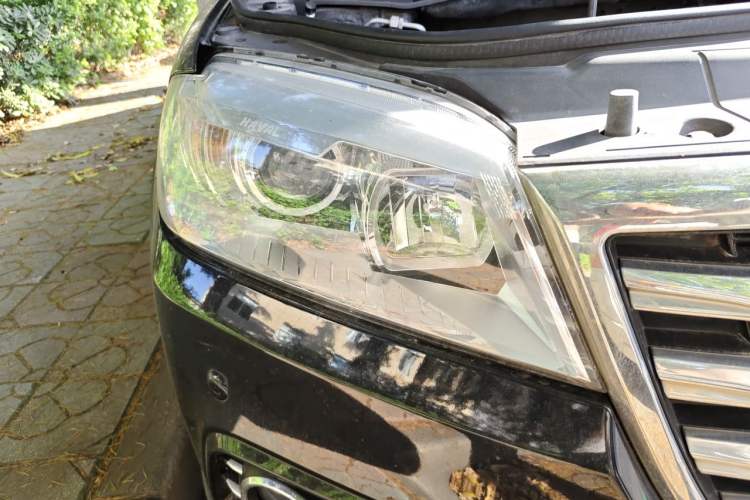 Used Haval H6 2015 Sport Edition 1.5T Automatic Two-Wheel Drive Luxury Model Right Front Headlight