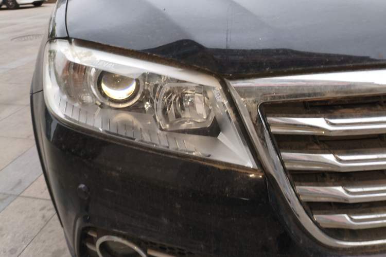 Used Haval H6 2015 Sport Edition 1.5T Automatic Two-Wheel Drive Luxury Model Right Front Headlight