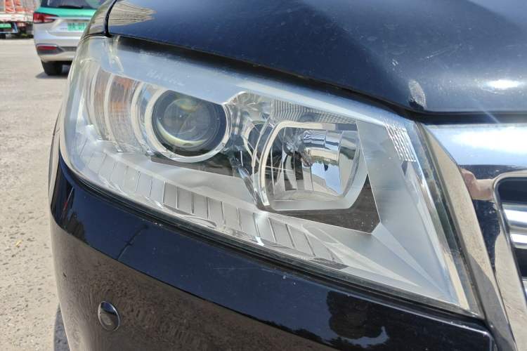 Used Haval H6 2015 Revised Version Sport Edition 1.5T Manual Transmission Two-Wheel Drive Elite Grade Right Front Headlight