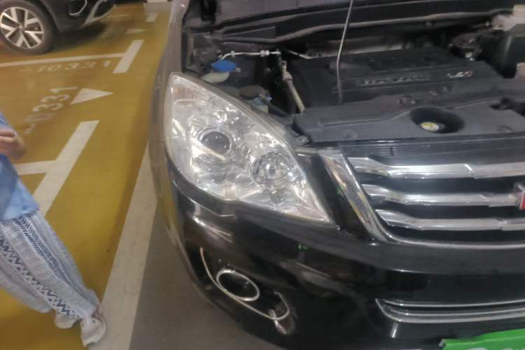 Used Haval H6 2015 Upgraded Model 1.5T Manual Two-Wheel Drive Elite Version Right Front Headlight