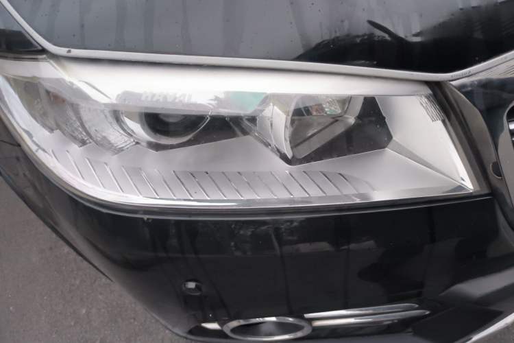 Used Haval H6 2015 Upgraded Model 1.5T Manual Two-Wheel Drive Elite Version Right Front Headlight