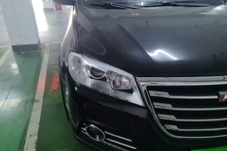 Used Haval H6 2015 Sport Edition 1.5T Automatic Two-Wheel Drive Luxury Model Right Front Headlight