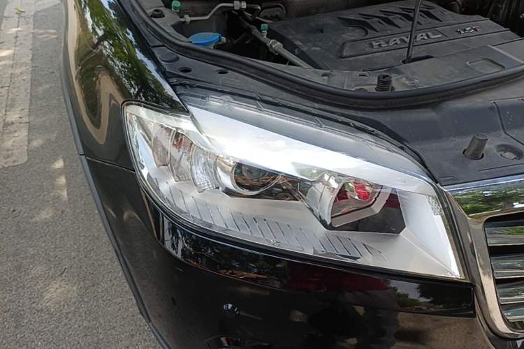 Used Haval H6 2015 Revised Version Sport Edition 1.5T Manual Two-Wheel Drive Premium Trim Right Front Headlight
