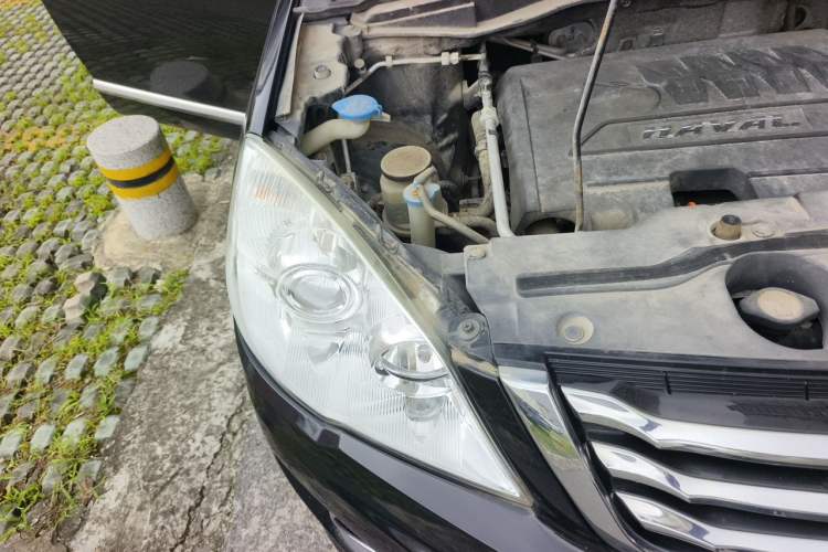 Used Haval H6 2015 Upgraded Model 1.5T Manual Two-Wheel Drive Elite Version Right Front Headlight