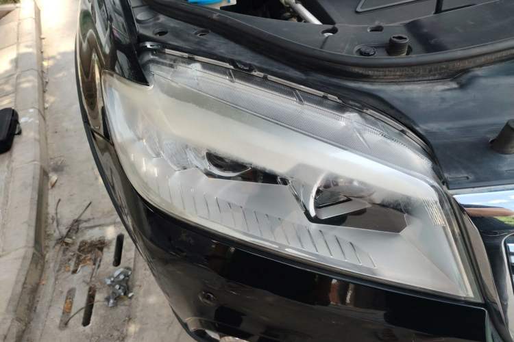 Used Haval H6 2015 Sport Edition 1.5T Automatic Two-Wheel Drive Luxury Model Right Front Headlight
