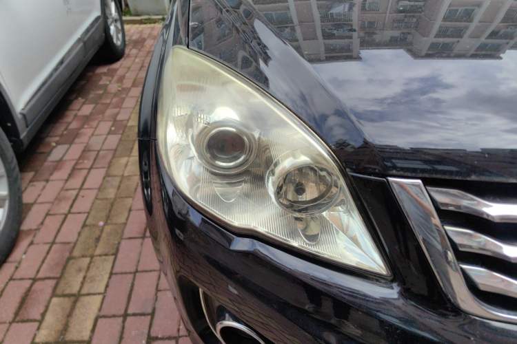 Used Haval H6 2015 Upgraded Model 1.5T Manual Two-Wheel Drive Elite Version Right Front Headlight