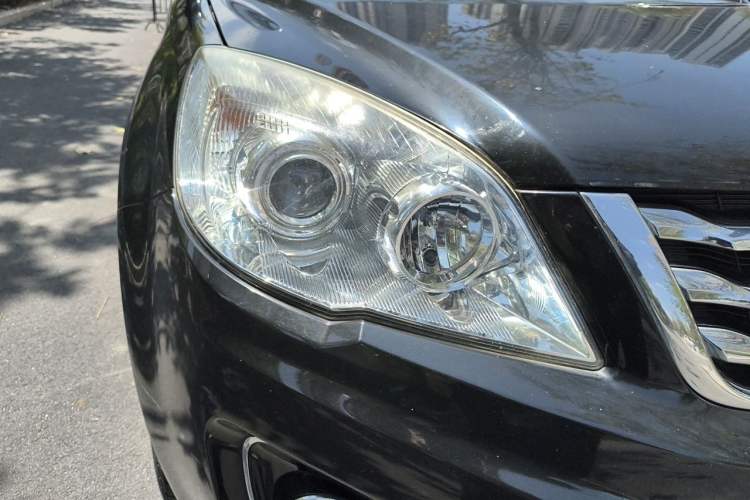 Used Haval H6 2015 Upgraded Model 1.5T Manual Two-Wheel Drive Elite Version Right Front Headlight