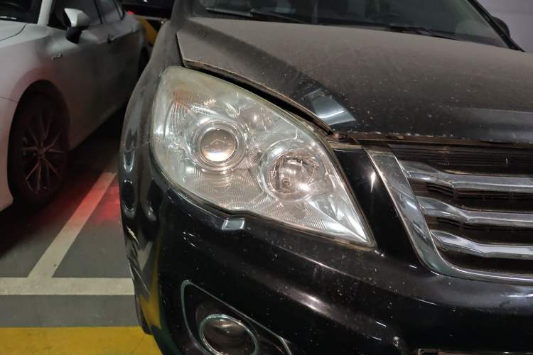 Used Haval H6 2015 Upgraded Model 1.5T Manual Two-Wheel Drive Elite Version Right Front Headlight