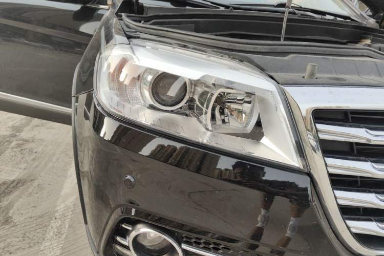 Used Haval H6 2015 Sport Edition 1.5T Automatic Two-Wheel Drive Luxury Model Right Front Headlight