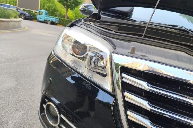 Used Haval H6 2015 Sport Edition 1.5T Automatic Two-Wheel Drive Luxury Model Right Front Headlight