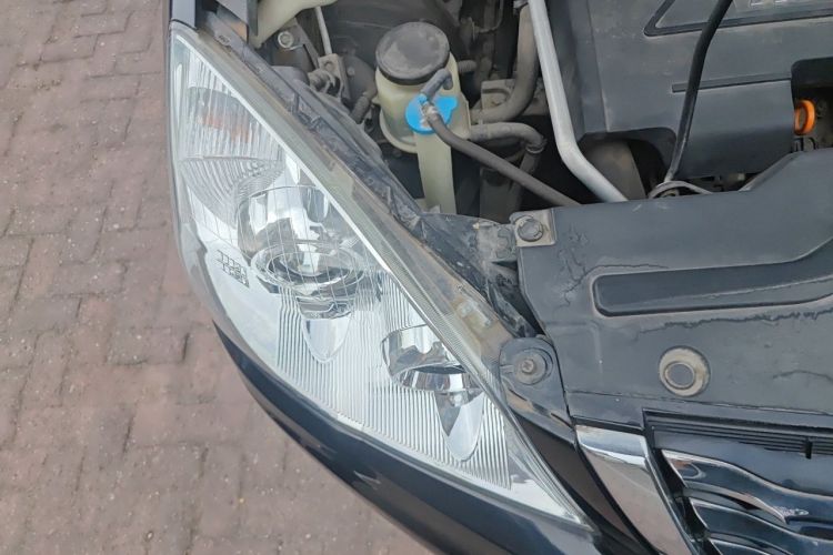 Used Haval H6 2015 Upgraded Model 1.5T Manual Two-Wheel Drive Elite Version Right Front Headlight