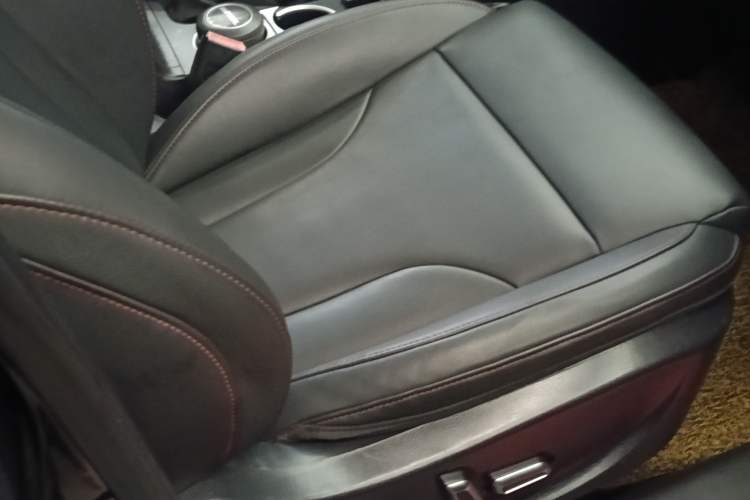 Used Haval H6 2015 Sport Edition 1.5T Automatic Two-Wheel Drive Luxury Model Right Front Seat
