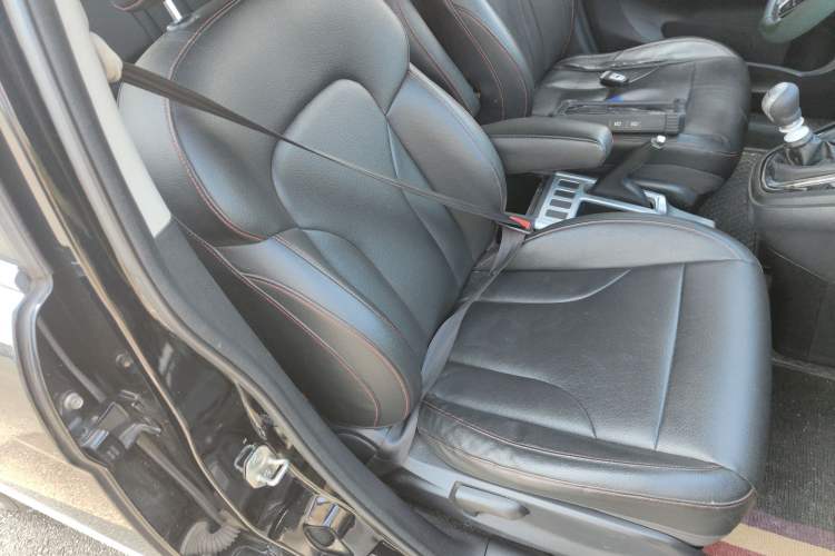 Used Haval H6 2015 Upgraded Model 1.5T Manual 4x4 Elite Version Right Front Seat