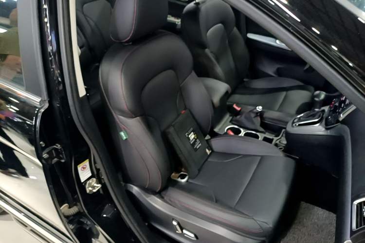 Used Haval H6 2015 Sport Edition 1.5T Automatic Two-Wheel Drive Luxury Model Right Front Seat