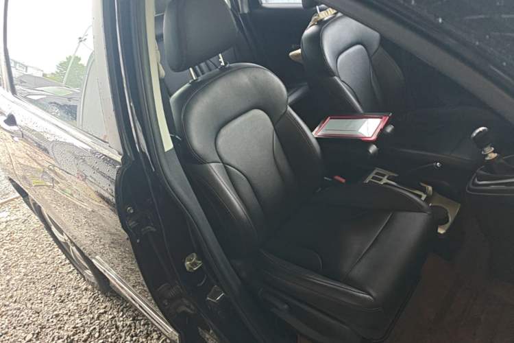 Used Haval H6 2015 Upgraded Model 1.5T Manual Two-Wheel Drive Elite Version Right Front Seat