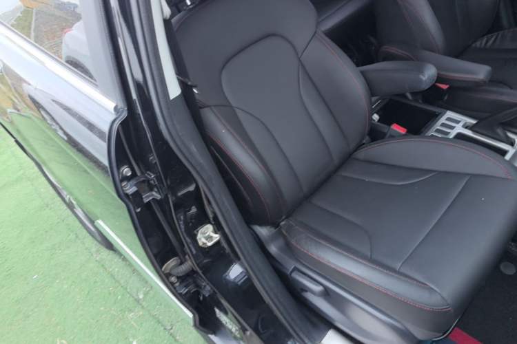 Used Haval H6 2015 Upgraded Model 1.5T Manual Two-Wheel Drive Elite Version Right Front Seat
