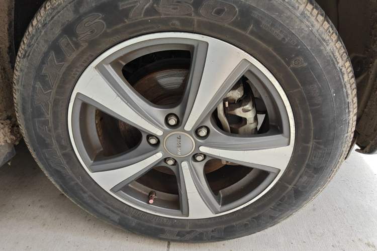 Used Haval H6 2015 Upgraded Model 1.5T Manual Two-Wheel Drive Elite Version Right Front Wheel Hub