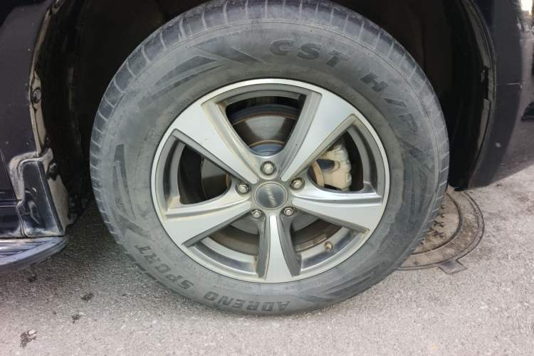 Used Haval H6 2015 Upgraded Model 1.5T Manual Two-Wheel Drive Elite Version Right Front Wheel Hub