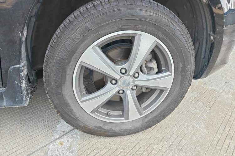 Used Haval H6 2015 Upgraded Model 1.5T Manual Two-Wheel Drive Elite Version Right Front Wheel Hub