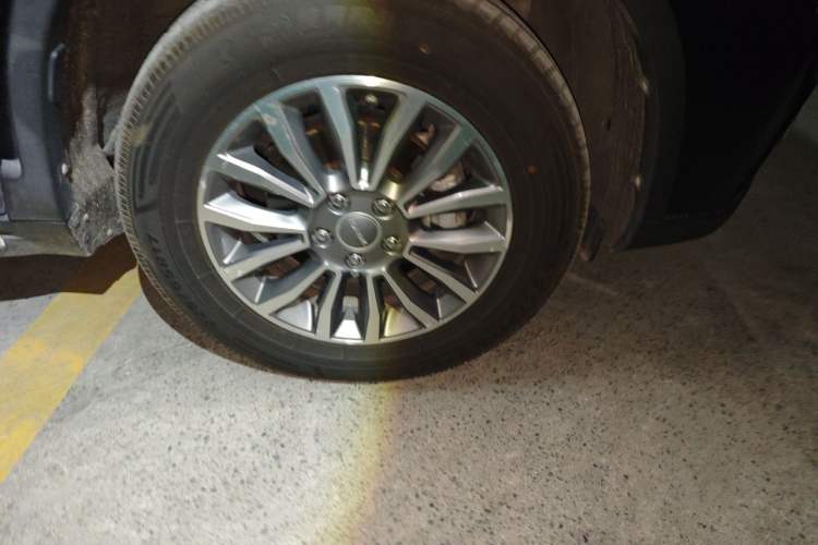 Used Haval H6 2015 Sport Edition 1.5T Automatic Two-Wheel Drive Luxury Model Right Front Wheel Hub